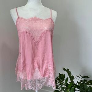 Victoria’s Secret bank pink lace cami satin top 
Small